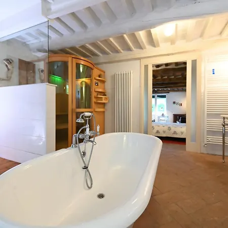 Lucchesi Guest house 3*