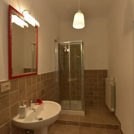 Lucchesi Guest house 3*